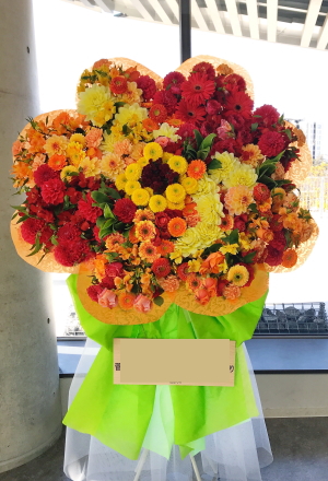 武蔵野の森総合スポーツプラザ　フェスにお届けした花形のスタンド花